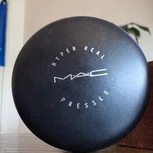 RARE | Discontinued MAC Hyper Real Pressed Powder | Medium